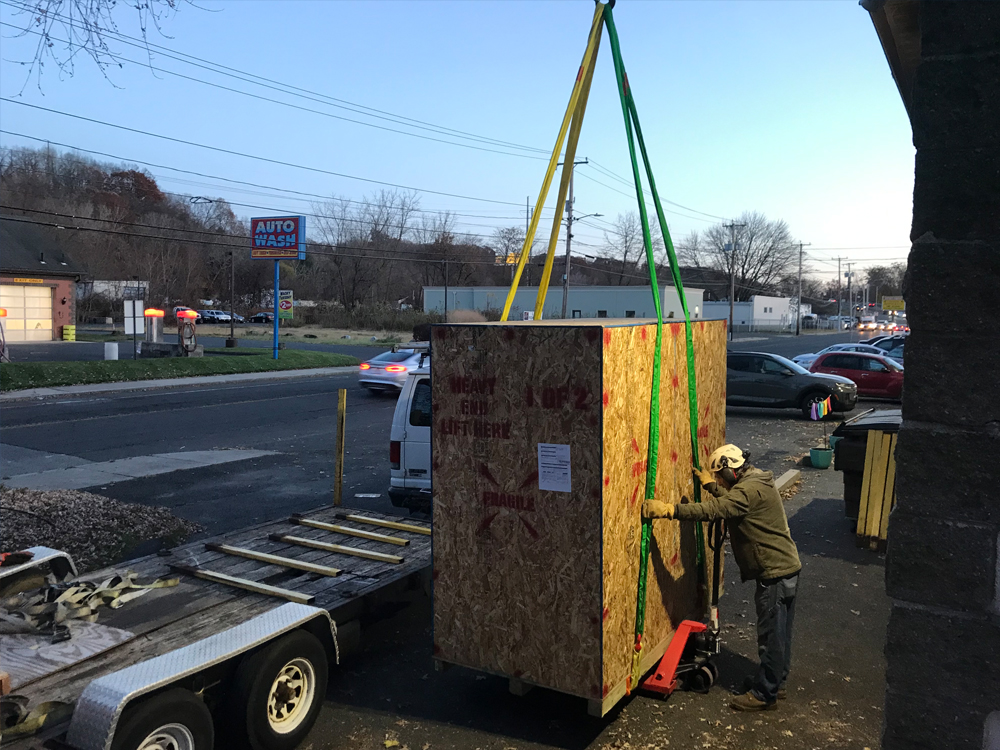 Crane lifting heavy things